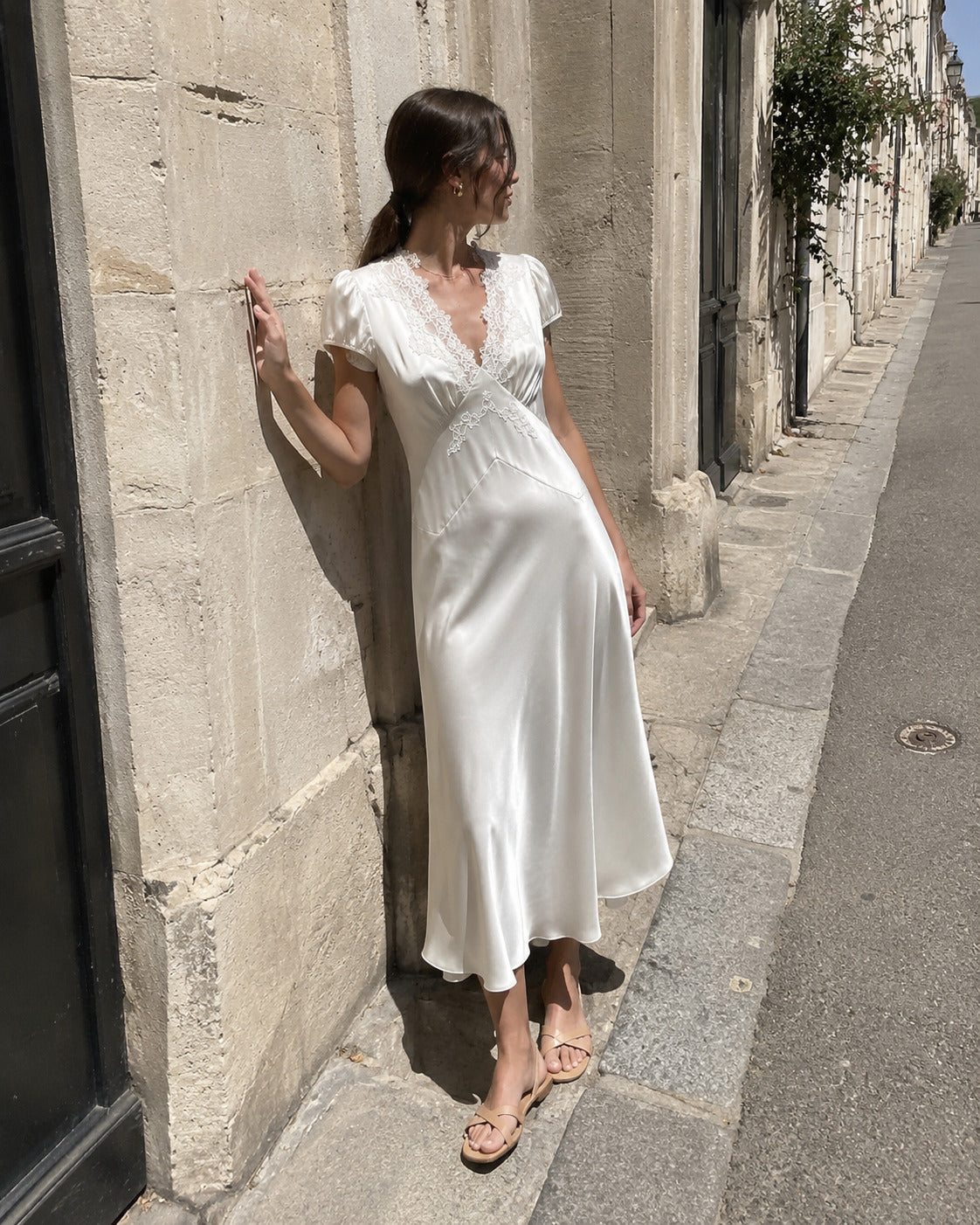 Midikleid aus Seide mit Spitzenbesatz